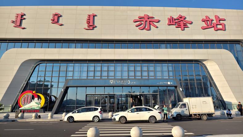 突然回了一趟赤峰老家,又迅速离开了